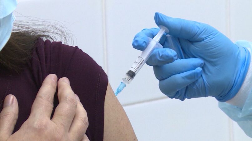 Росздравнадзор выступил за возврат массовой вакцинации от ковида