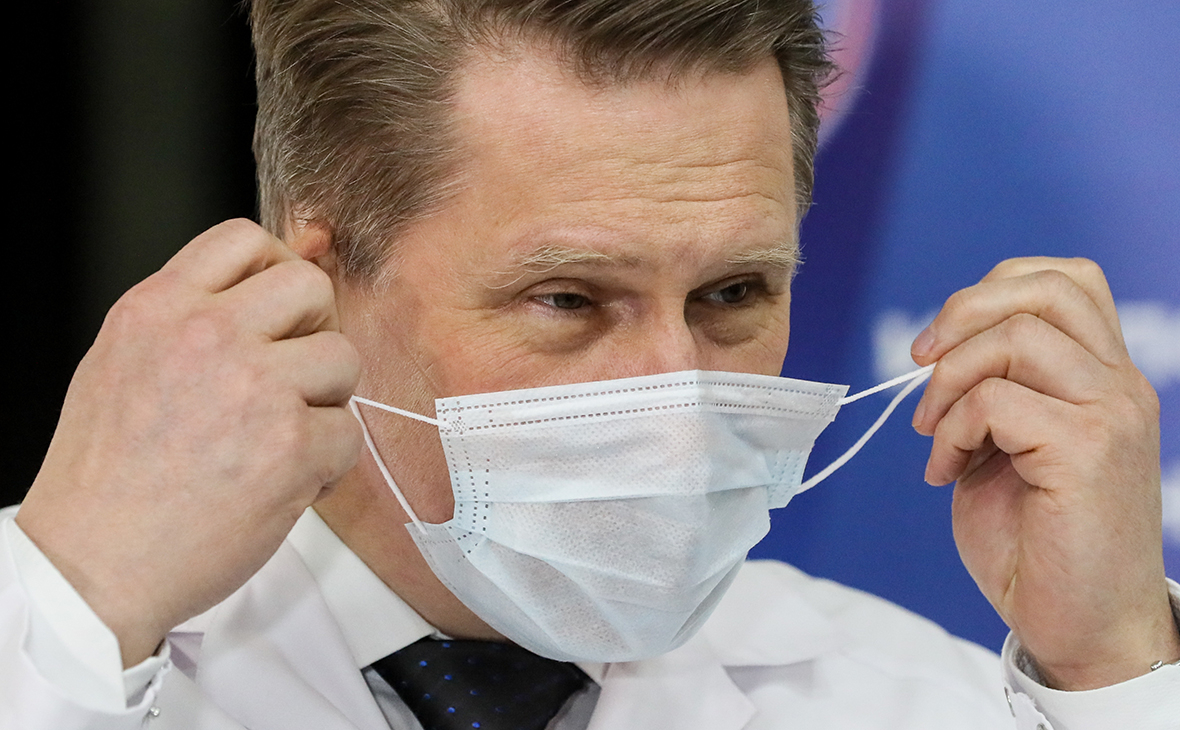 Мурашко призвал вернуться к ношению масок и ревакцинации от коронавируса