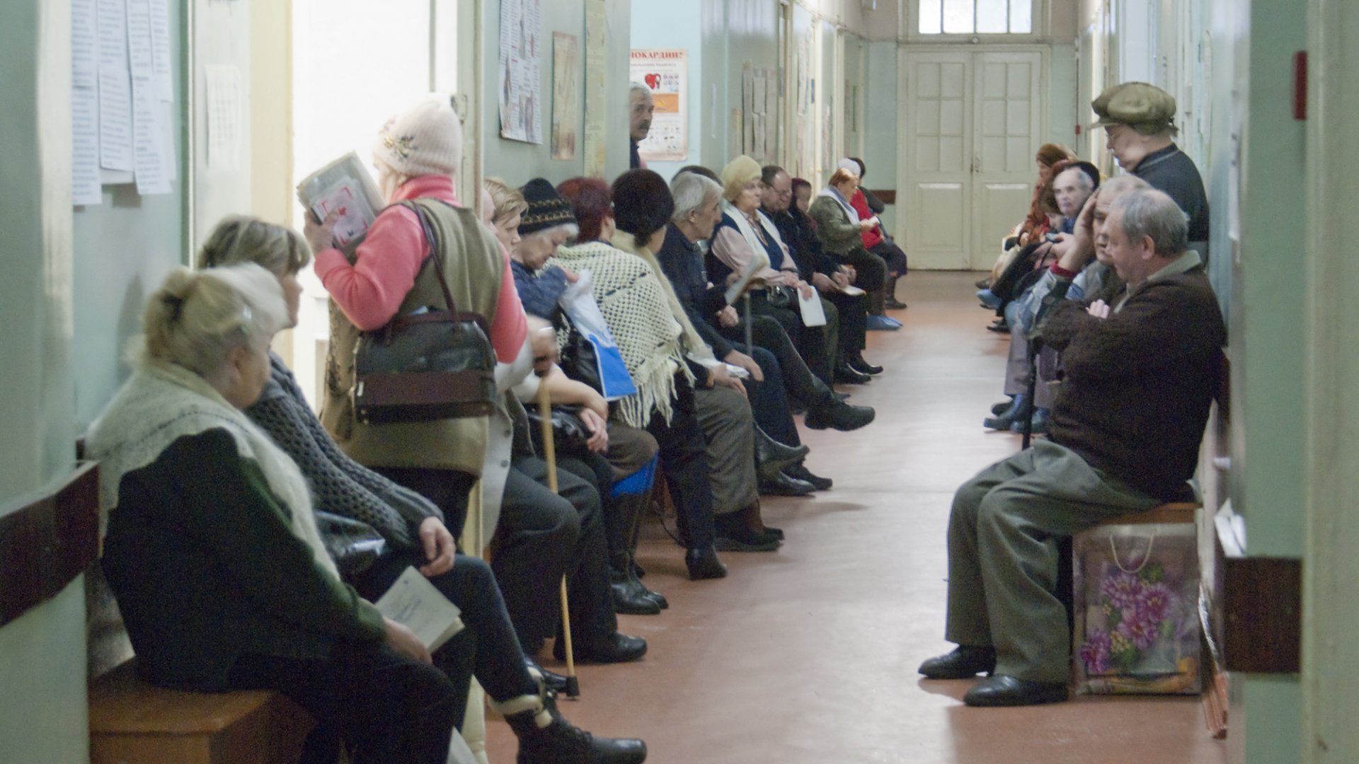 Сокращение среднего медперсонала в оренбургской поликлинике объяснили уменьшением численности населения района
