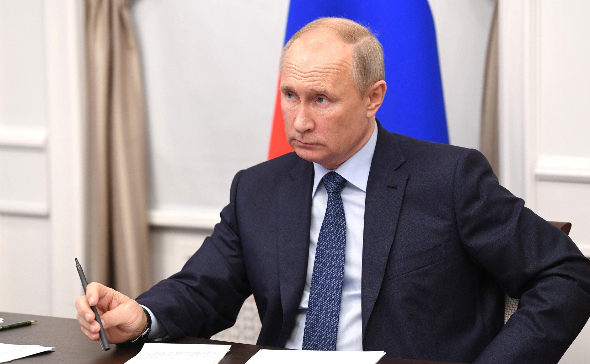 Путин призвал не ослаблять внимание к ситуации с коронавирусом