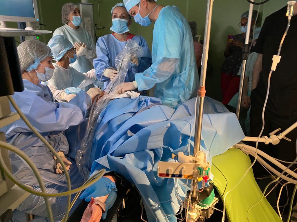 «Ювелирная точность, новаторство и медицинская смелость», – петербургские хирурги впервые выполнили внутриутробную лапароскопическую коррекцию расщепления позвоночника