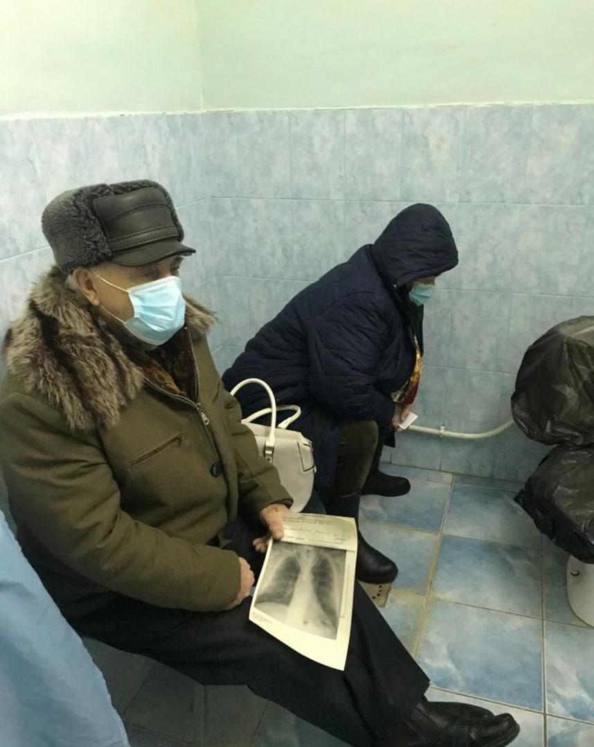 В одной из больниц Самарской области пациентам приходилось ждать очереди к врачу в туалете