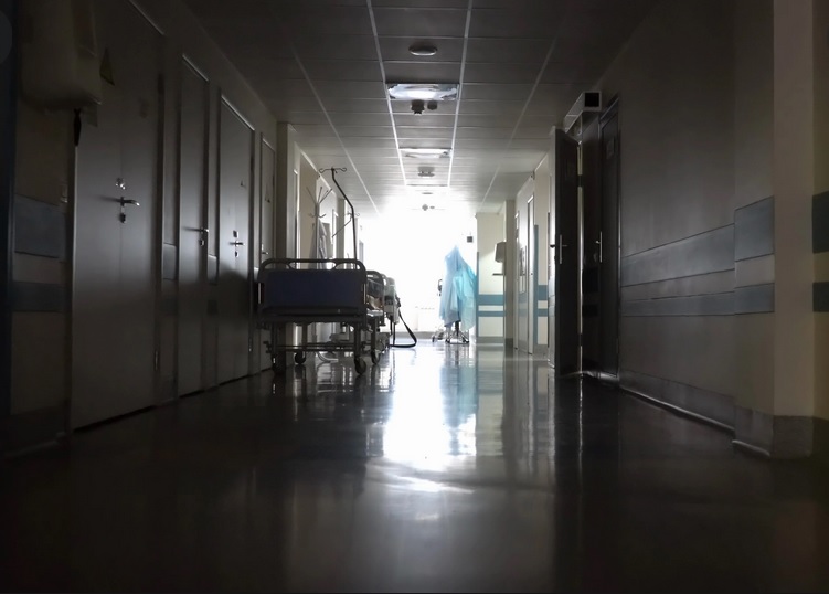 Оренбуржец отсудил 300 тысяч рублей у больницы за смерть матери от коронавируса
