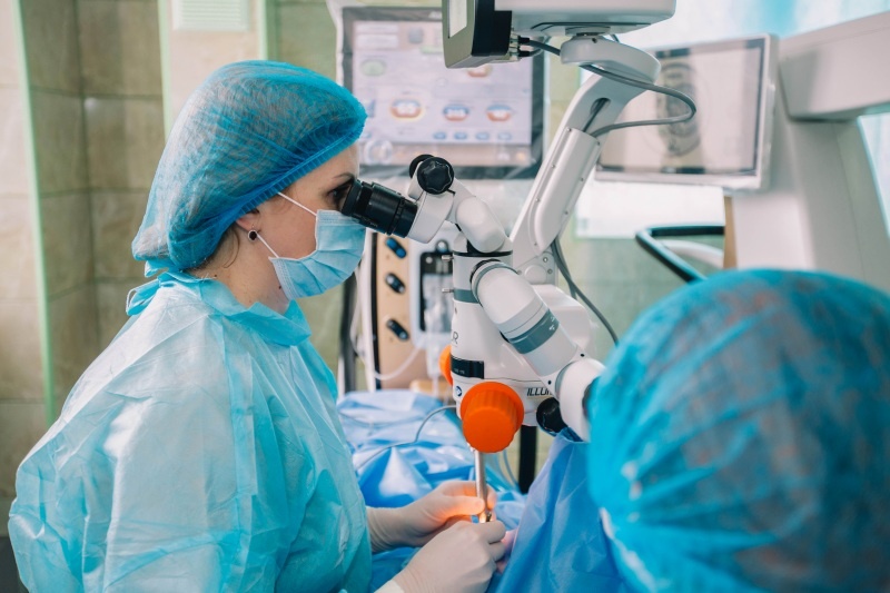 До этого одной из самых высокооплачиваемых вакансий офтальмолога была должность в петербургском центре «Зрение» — в декабре 2022 года там предлагали до 400 тыс. руб.в месяц.