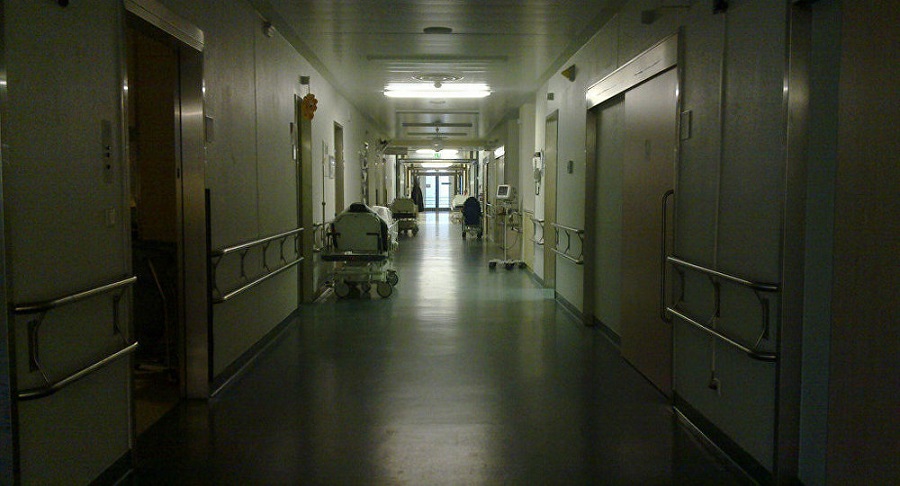 В Ленинградской области пациент избил и попытался задушить врача 