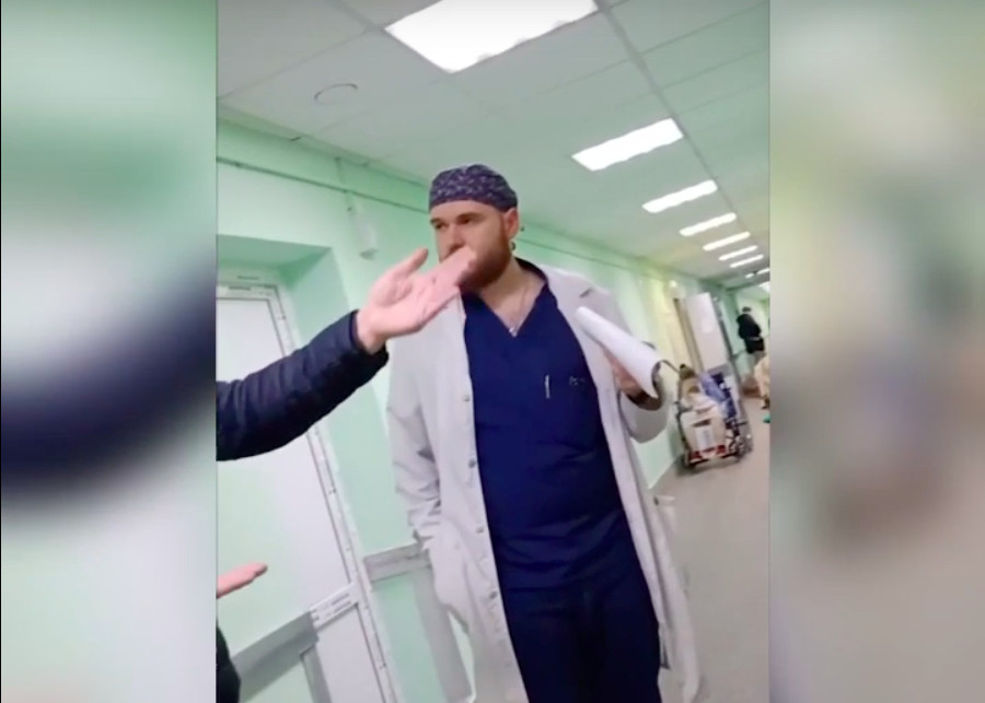 В Санкт-Петербурге пациент городской больницы обвинил медперсонал в избиении — в медучреждении объяснили это «проверкой чувствительности» пациента