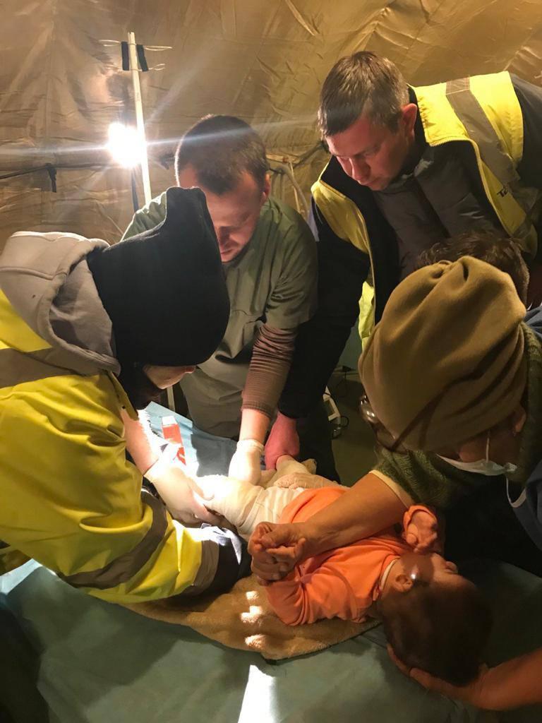 Российские врачи оказали медицинскую помощь пострадавшим при землетрясении в Турции