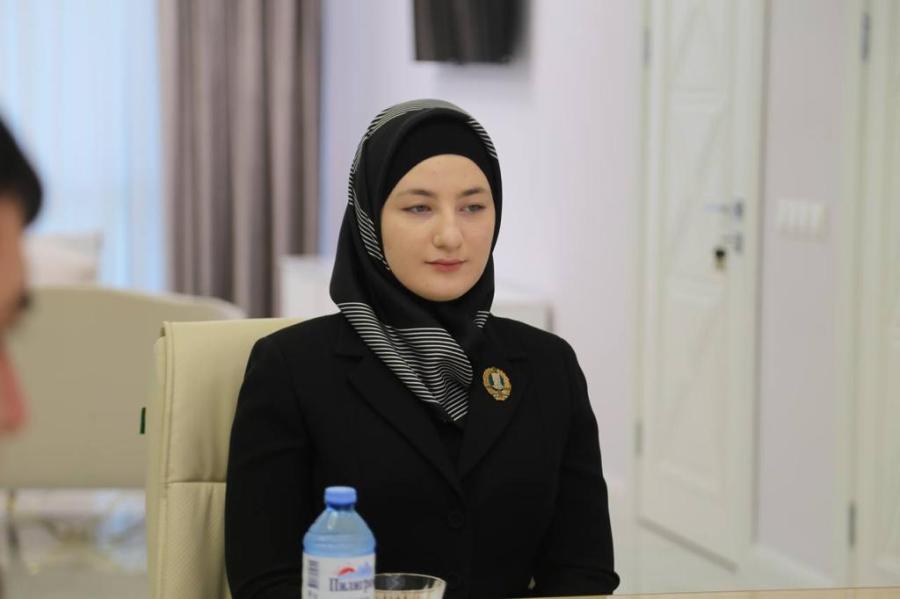 Двадцатилетняя дочь Рамзана Кадырова стала куратором сферы здравоохранения Чечни