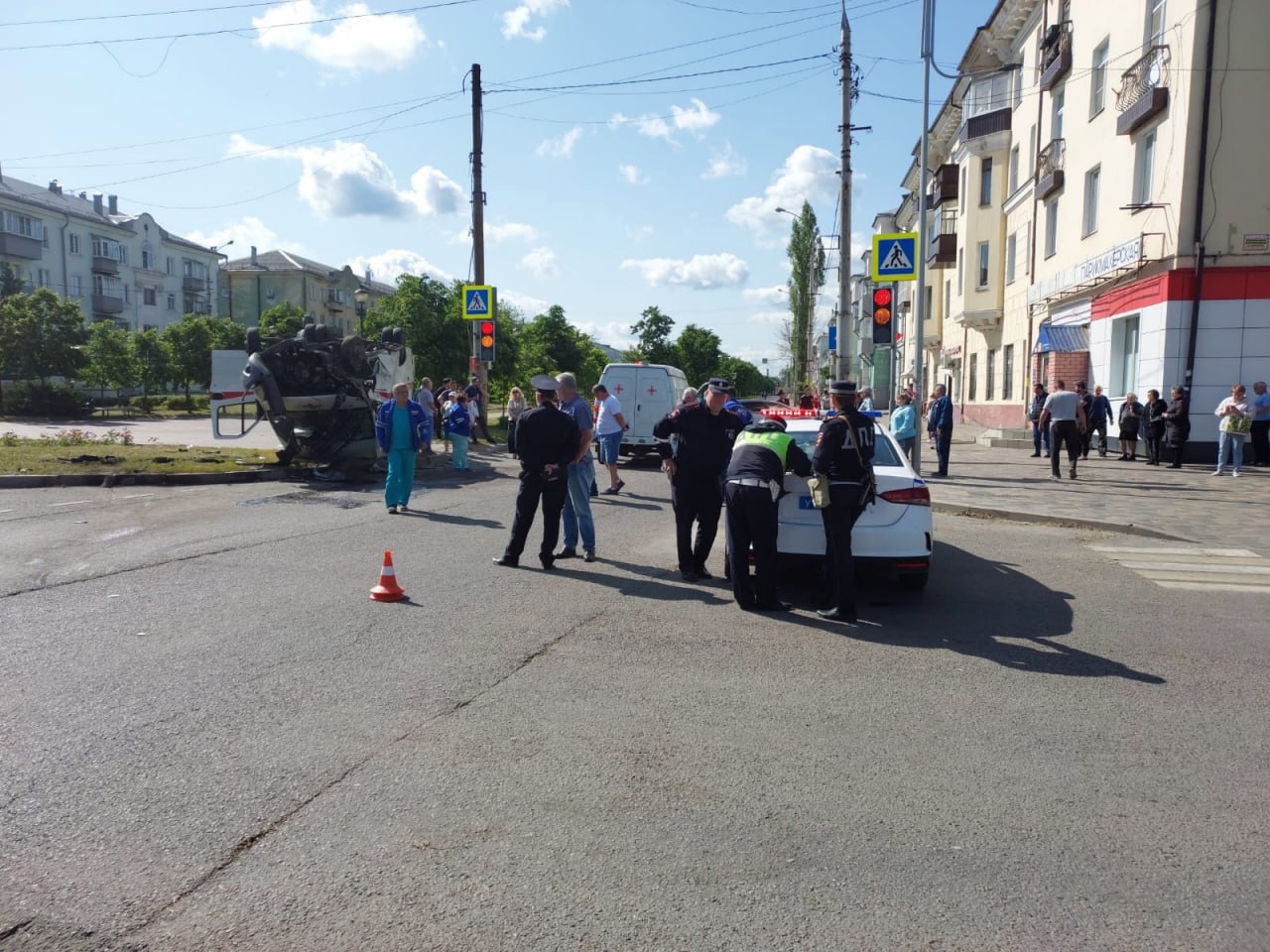 В Липецке в ДТП со «скорой» погибла фельдшер и пострадали четыре человека