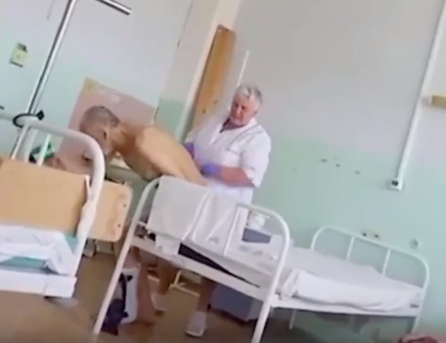 «Какого хре*а ходишь, скотина?»: В Волжском отстранили медработницу, столкнувшую пациента с кровати