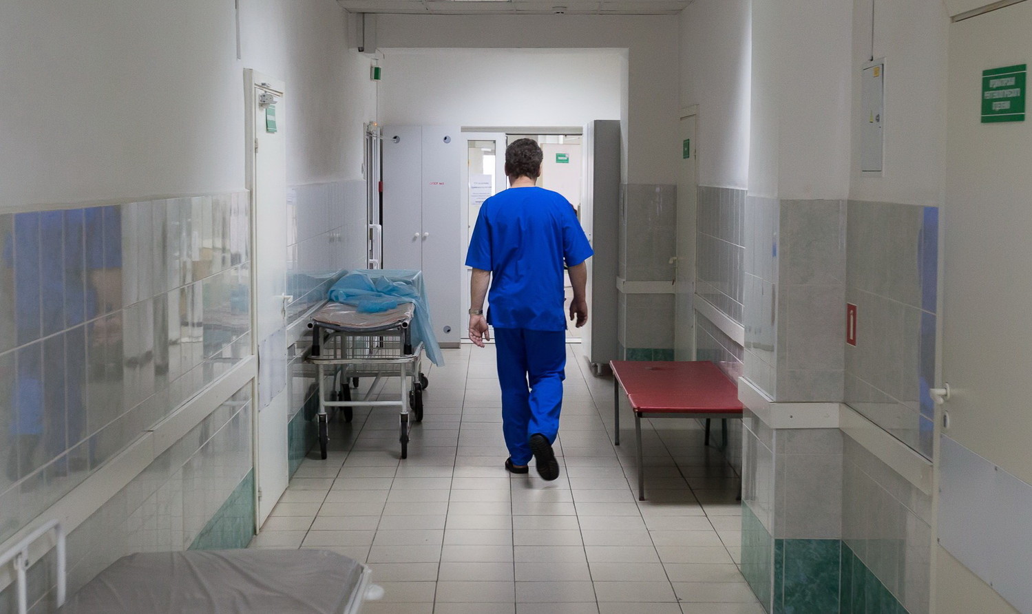 На зарплаты врачам и медработникам дополнительно выделят почти 30,5 млрд рублей