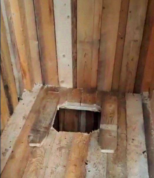 «Течет крыша, плесень, сломан туалет»: жители карельского поселка просят отремонтировать местный ФАП 4