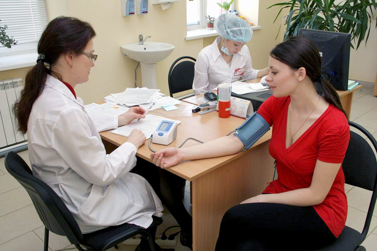 В России расширили перечень врачей, которые могут получить единовременную выплату за работу в сельской местности