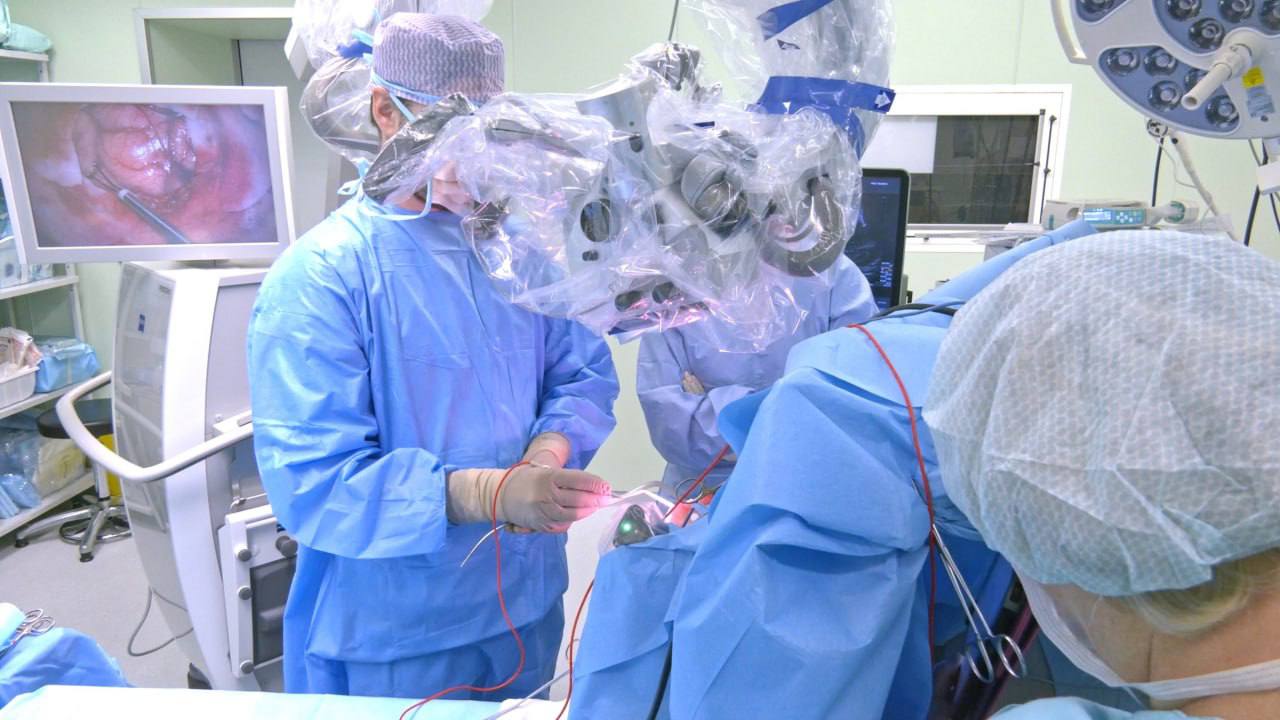 Новосибирские врачи выполнили уникальную операцию, которая помогла сохранить функцию речи после удаления опухоли головного мозга 6