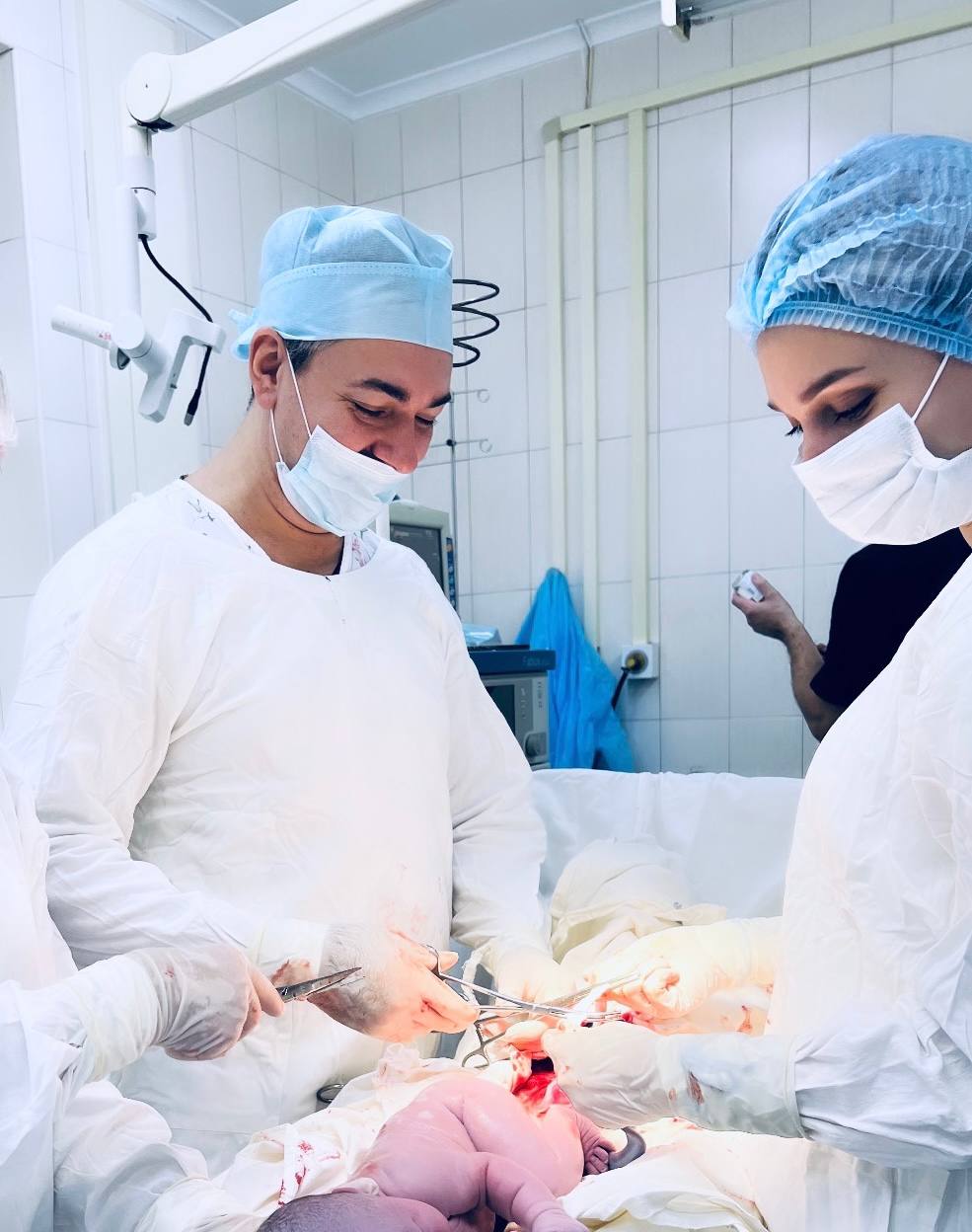 Хирурги НИИАП Ростова-на-Дону удалили 40 опухолей на матке пациентки во время кесарева сечения 2