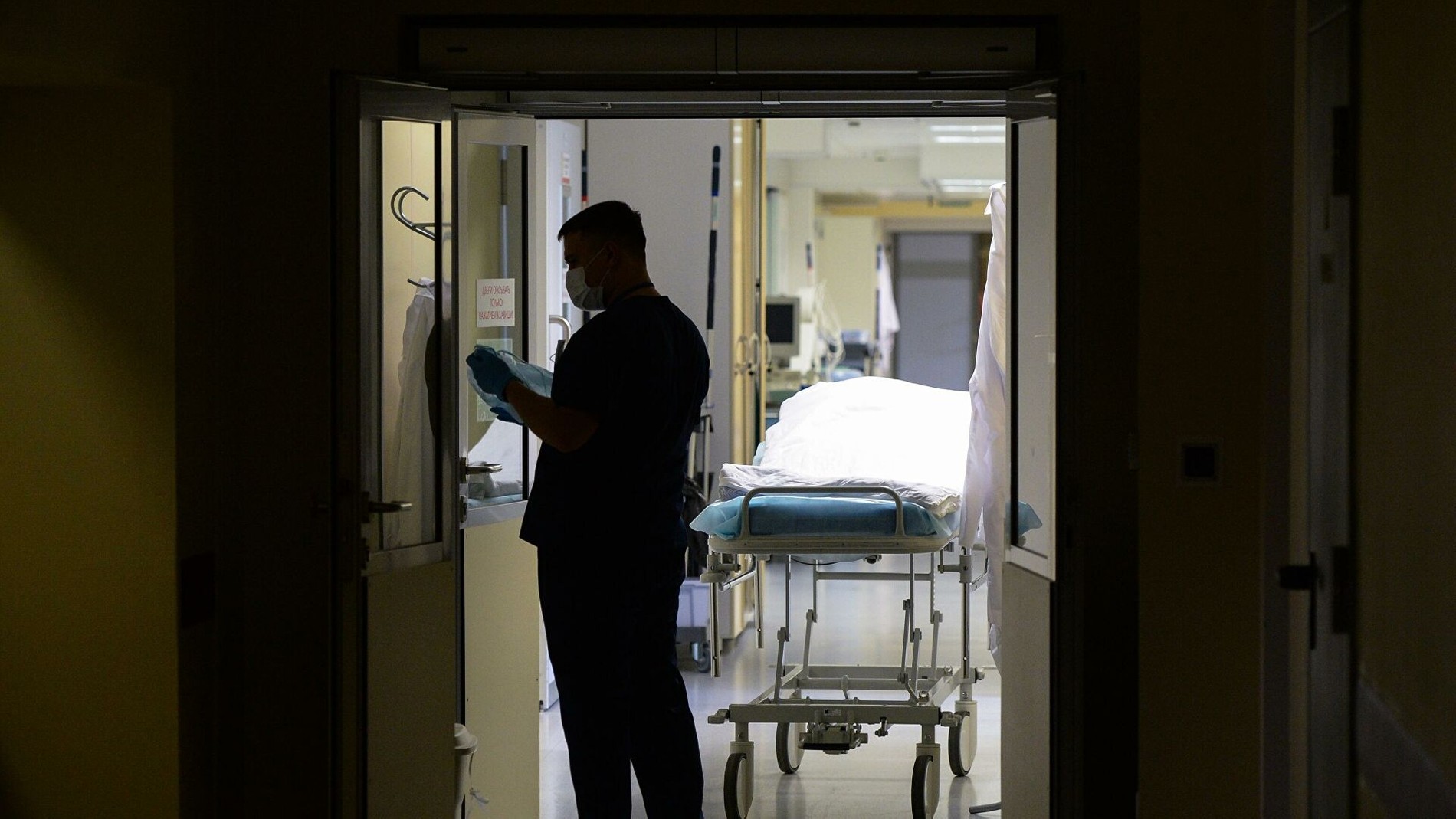 Треть врачей и четверть среднего медперсонала жалеют о выбранной профессии 