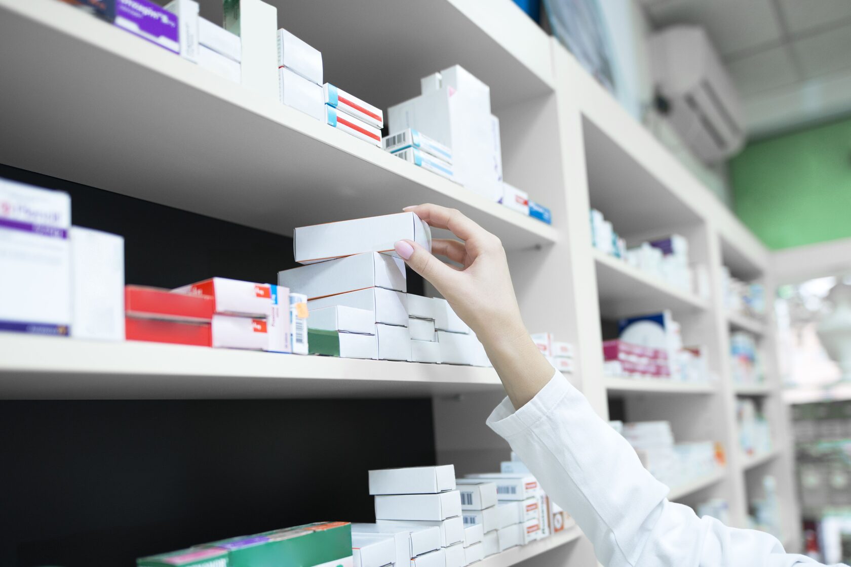 Аптека выплатила москвичке 2,6 млн рублей за поддельные лекарства от онкологии