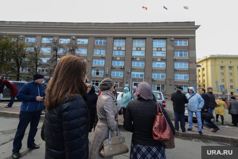 В Свердловской области утром 25 марта десятки больниц получили сообщения о минировании 3