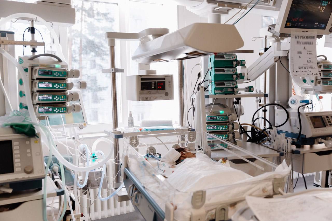 Новосибирские кардиохирурги прооперировали новорожденного с несовместимыми с жизнью пороками сердца 3