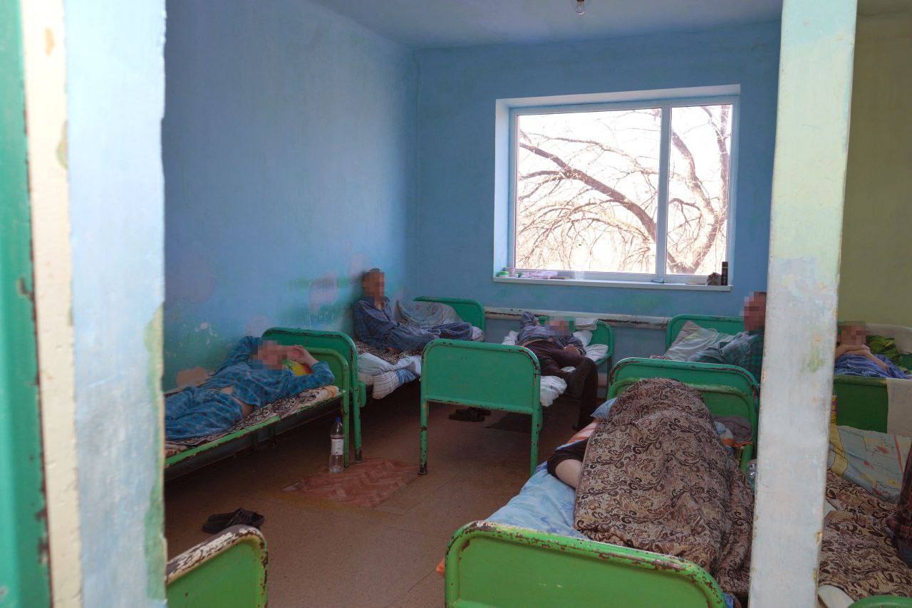Психиатрическую больницу в Челябинской области раскритиковали за условия, которые «унижают достоинство врачей и пациентов» 8