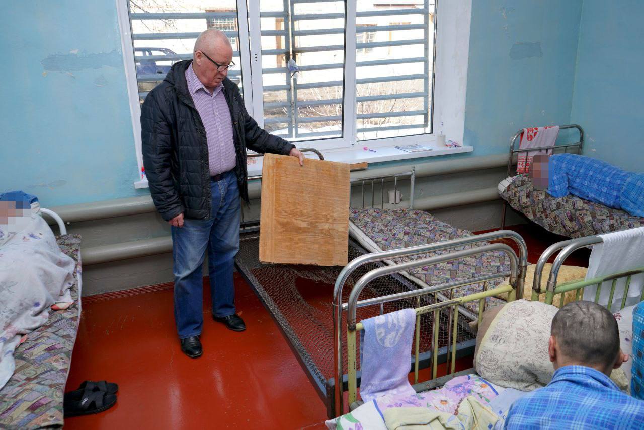 Психиатрическую больницу в Челябинской области раскритиковали за условия, которые «унижают достоинство врачей и пациентов» 7
