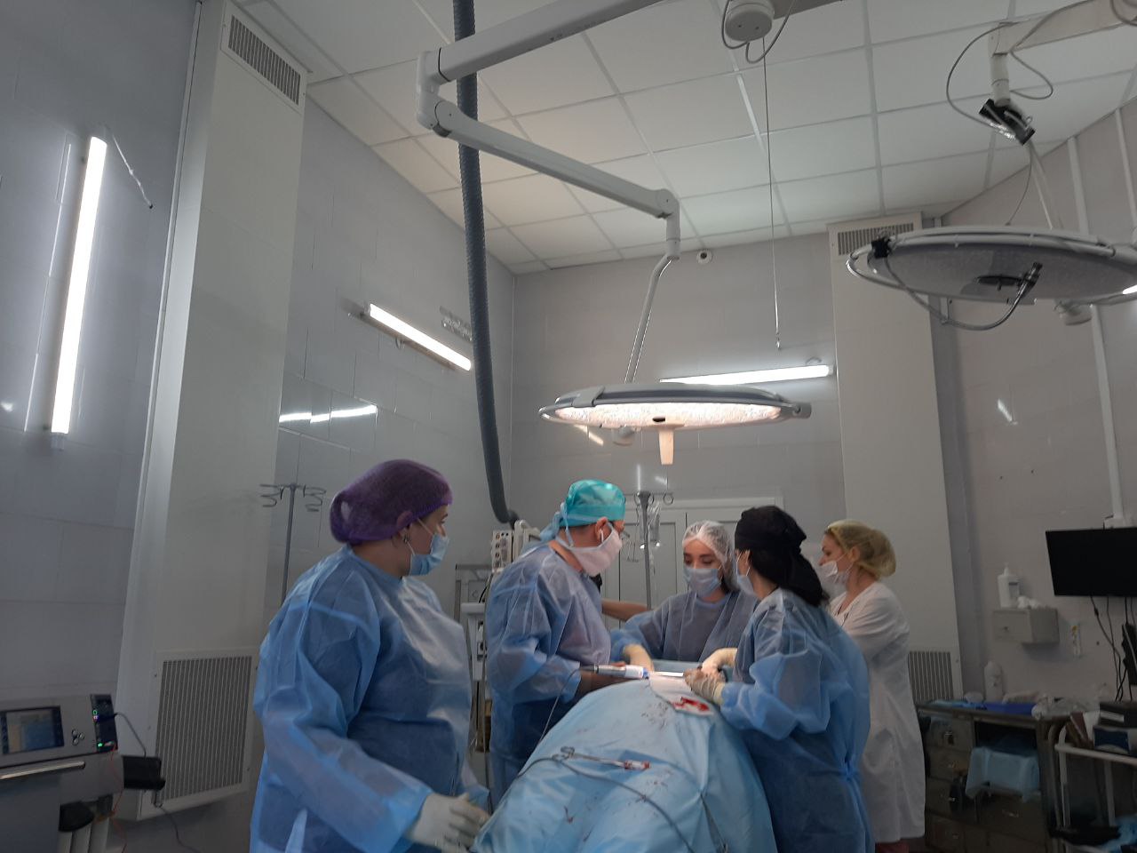 Специалисты Ростовского ГМУ удалили пациенту щитовидную железу объемом в 6 раз больше нормы по специально разработанной методике 3