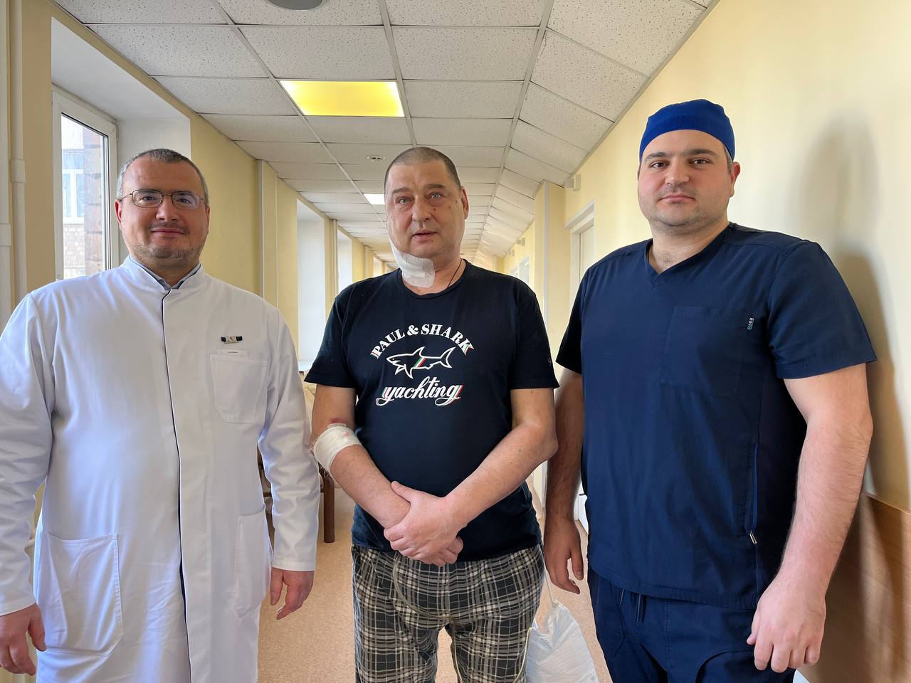 Московские нейрохирурги удалили пациенту разрушенный онкопроцессом шейный позвонок  4