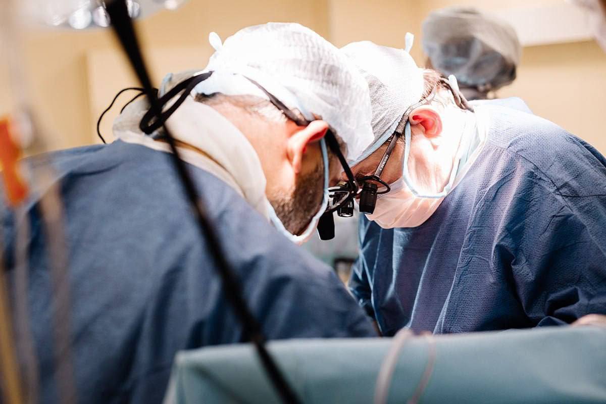 Новосибирские хирурги прооперировали пациента, у которого на фоне резкого похудения случилась рецидивирующая тромбоэмболия легочной артерии