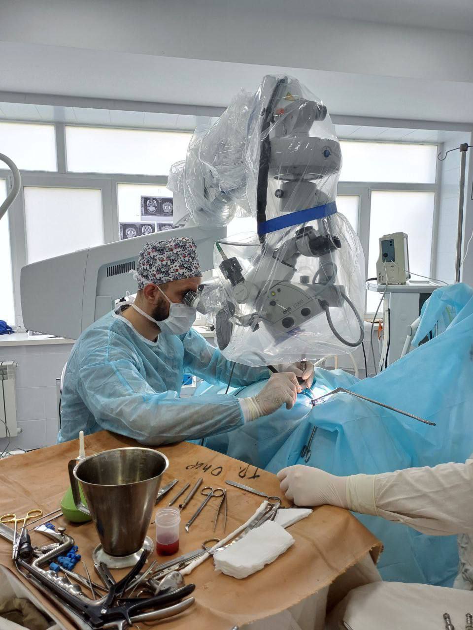 Нейрохирурги из Мелитополя удалили опухоль спинного мозга 62-летнему боксеру