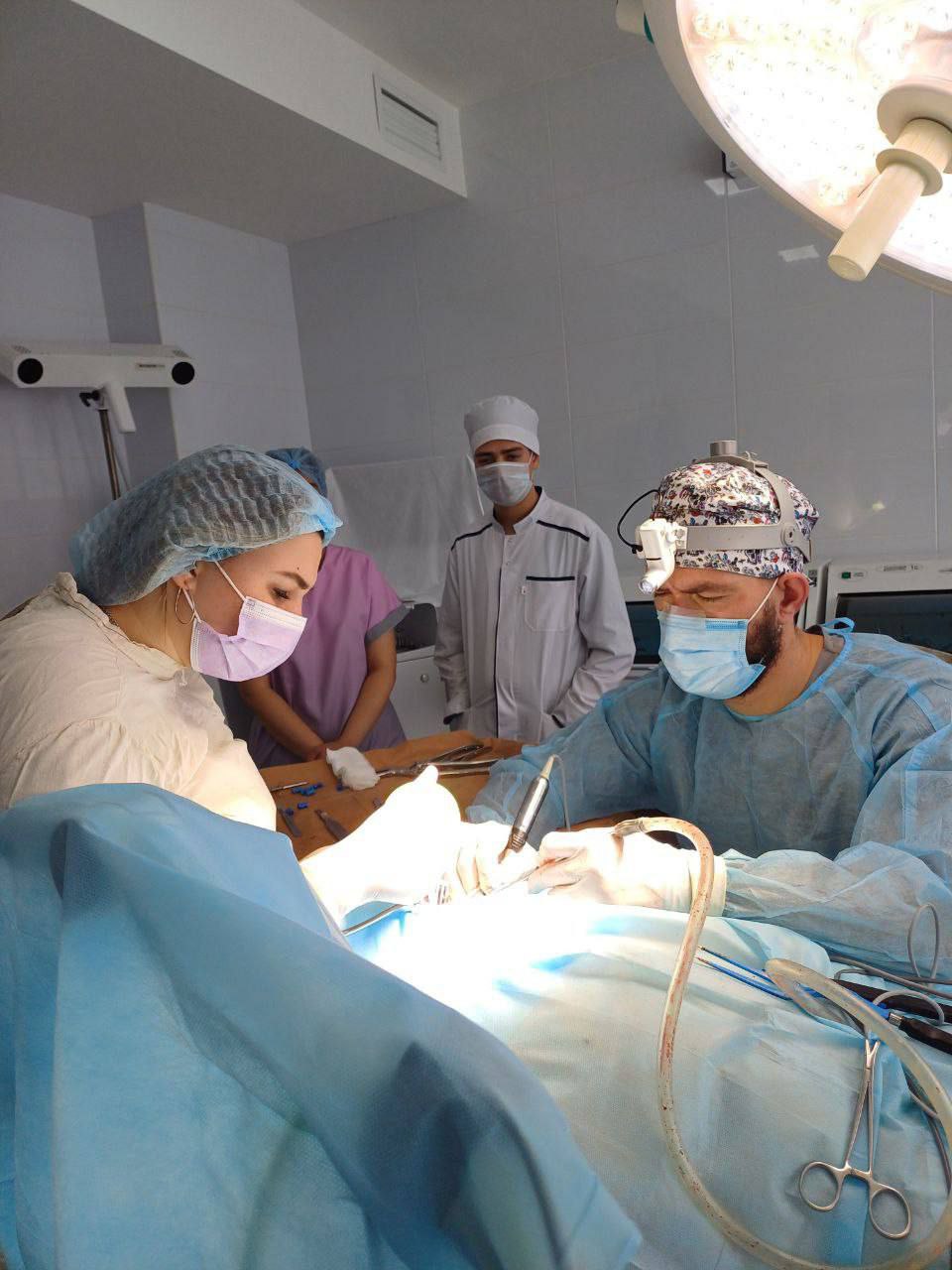 Нейрохирурги из Мелитополя удалили опухоль спинного мозга 62-летнему боксеру 4