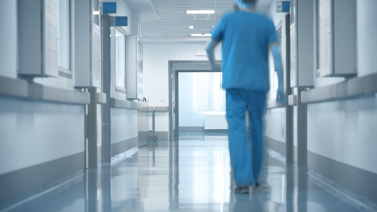 Больше половины российских врачей разочарованы в профессии, а 40% не хотели бы, чтобы их дети шли в медицину — исследование