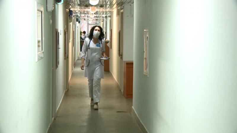 Среднемесячная зарплата в здравоохранении достигла почти 80 тысяч рублей