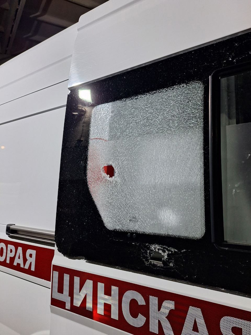 ⚡️Бригаду скорой помощи забросали камнями в цыганском таборе