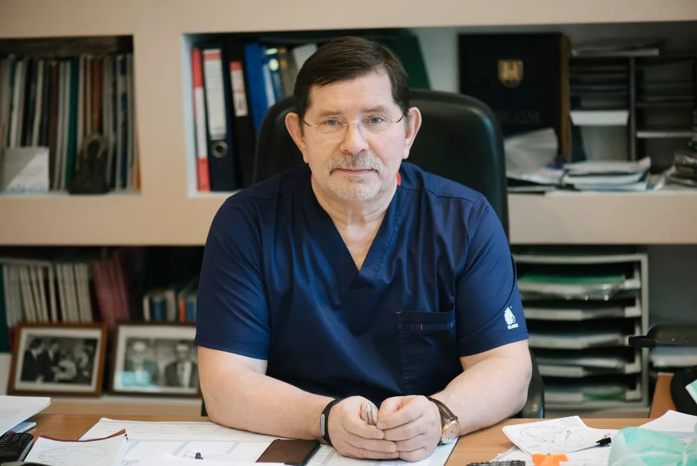 Главу НМИЦ Мешалкина и его заместителя арестовали по делу о многомиллионных взятках