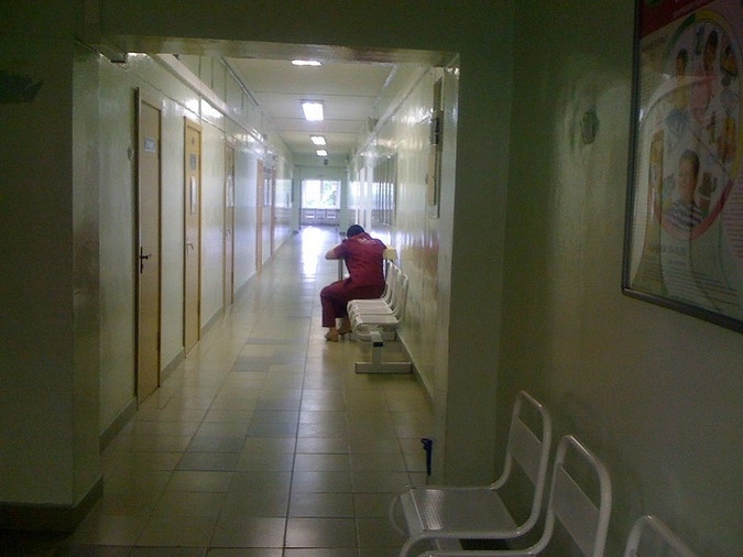 Врачам убирают надбавки за стаж, обещая сохранить размер зарплаты, — несогласным предложено увольняться