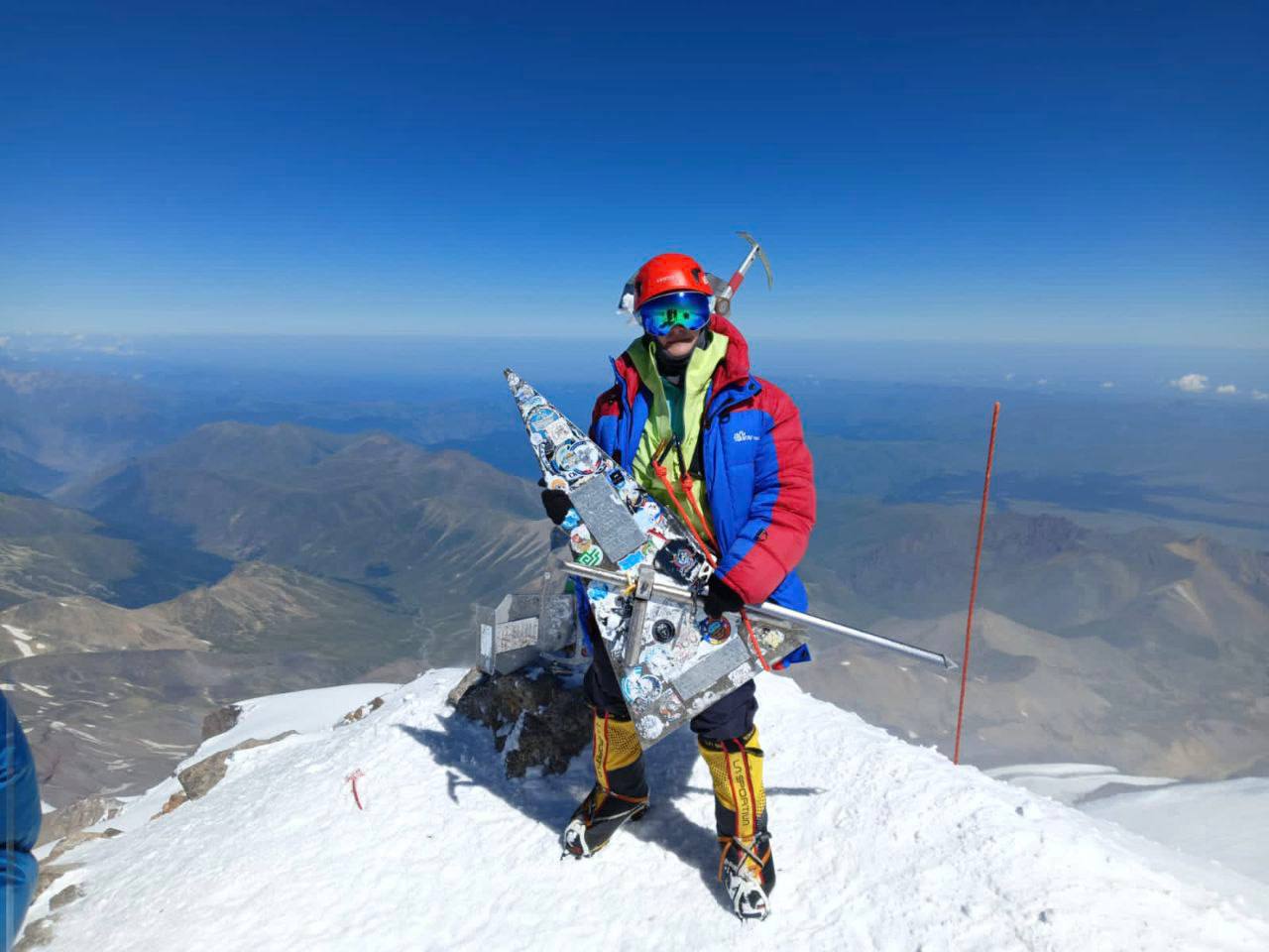 Главный врач красноярской краевой больницы и замглавврача омской поликлиники покорили Эльбрус