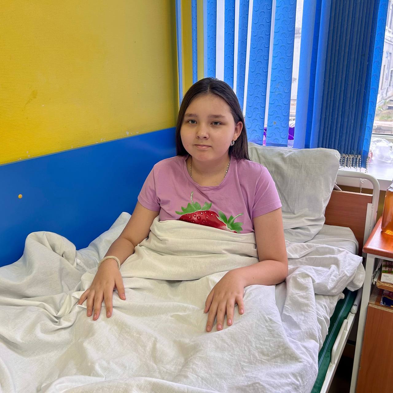 Петербургские врачи прооперировали пациентку с расщеплением позвоночника, которая могла передвигаться только на коленях