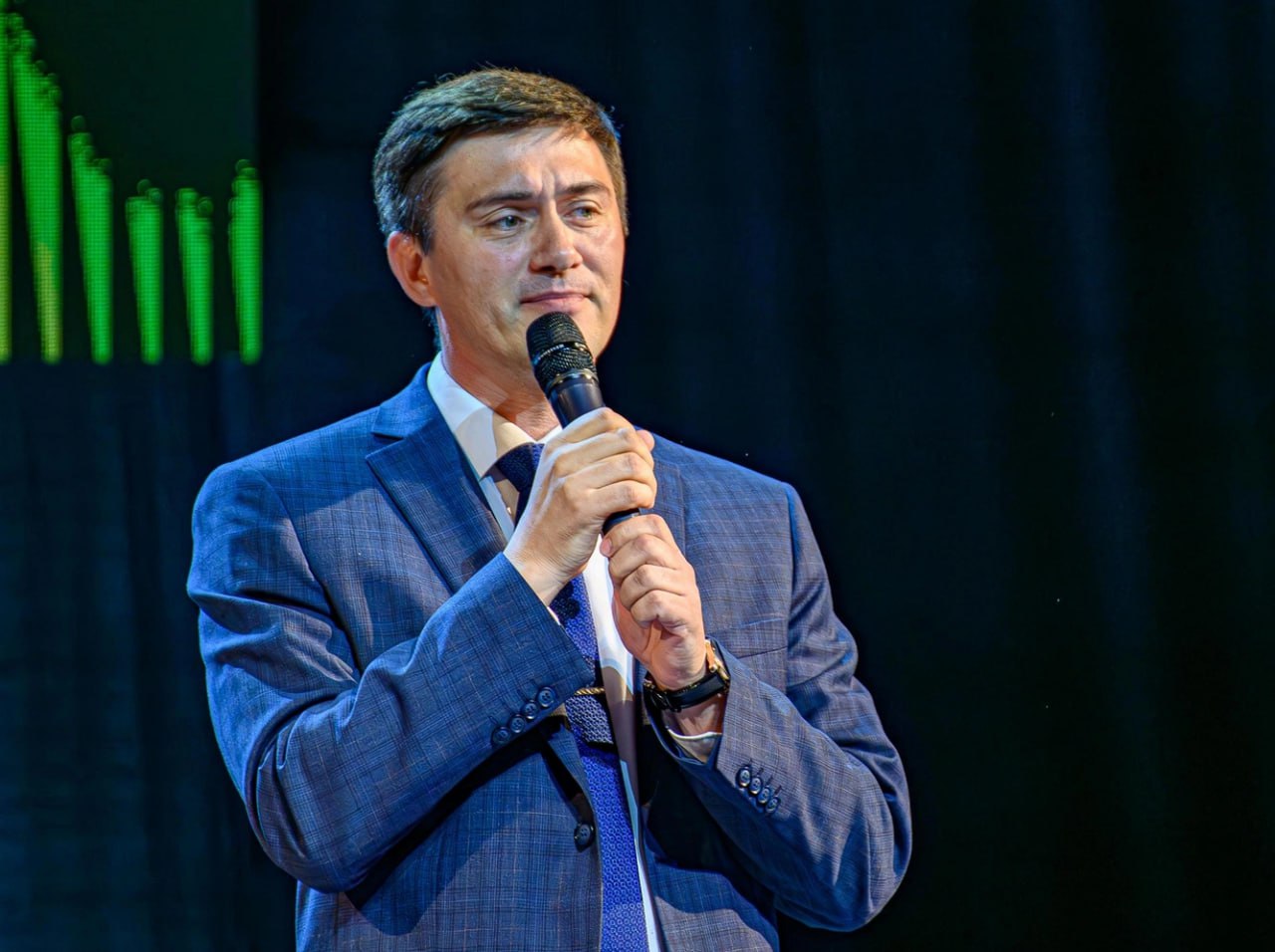 Бывшего ректора медакадемии обвинили в том, что он тратил выделенную ординатором матпомощь на банкеты для приемных комиссий