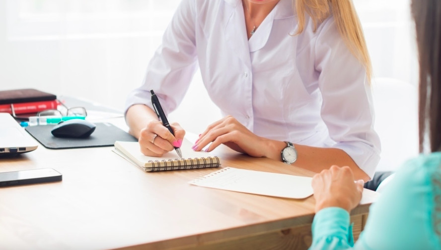 Медсестра получила от пациентов 10 млн рублей якобы за помощь в оформлении пособий по инвалидности