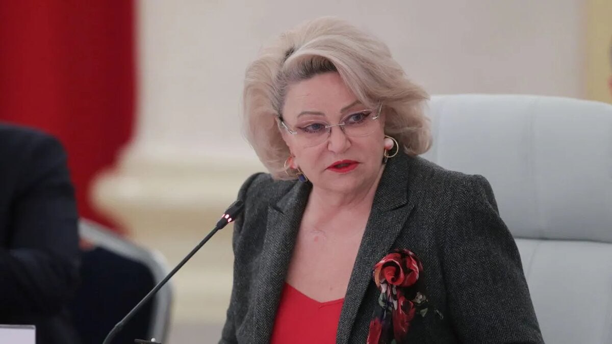 Депутат назвала «великой глупостью и непрофессионализмом» выходку чиновника, растоптавшего плакат о контрацепции в женской консультации