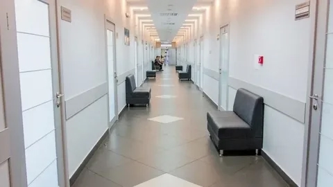 В Минздраве пообещали рассмотреть запрет врачам работать в частных клиниках без стажа в государственных больницах