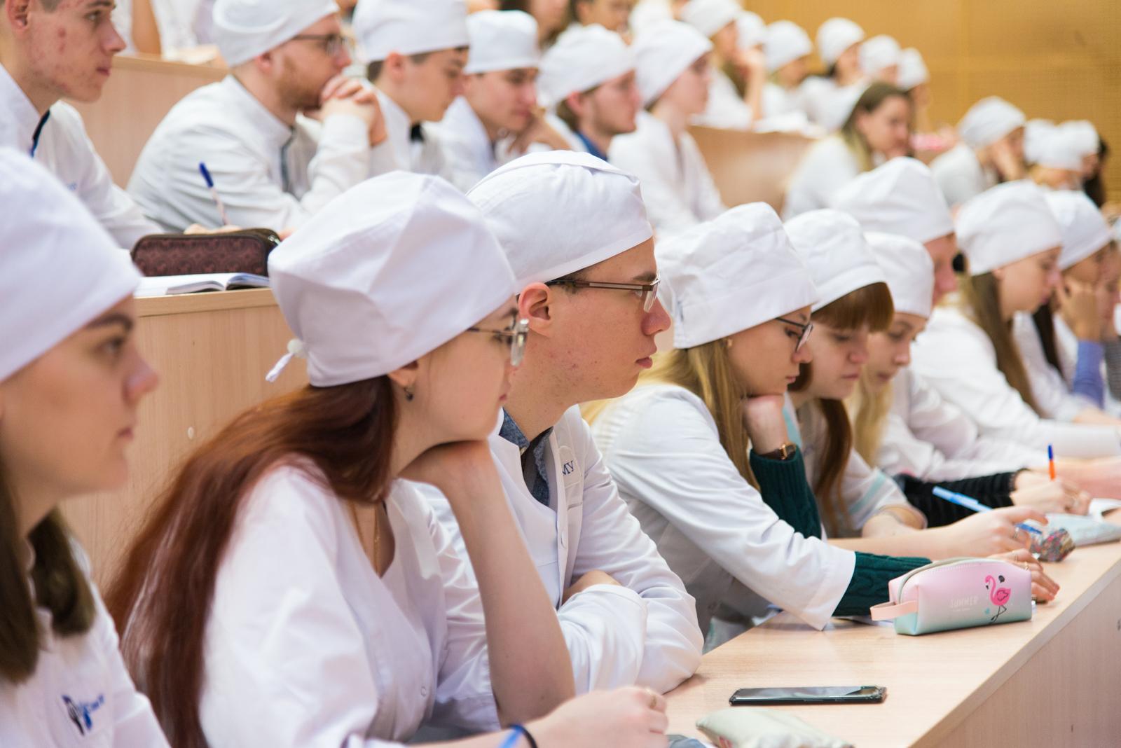 Студентов-медиков зазывают на работу в отдаленные районы, обещая стипендию в 10 тысяч «отличникам» и «хорошистам»