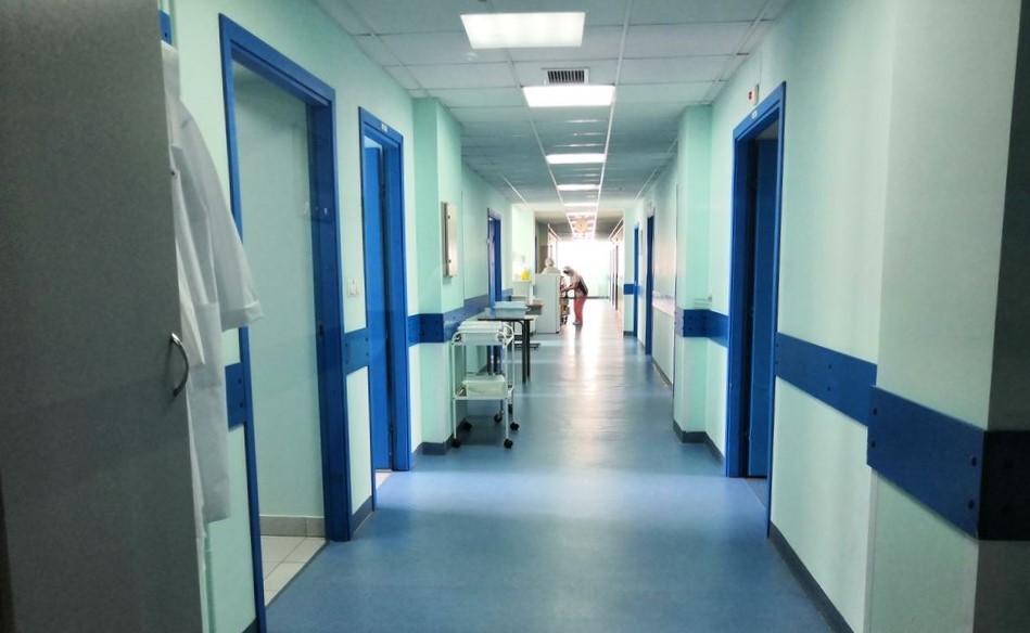 Завотделением задержали за фиктивное трудоустройство знакомого санитаром, чтобы он поступил в медицинский вуз