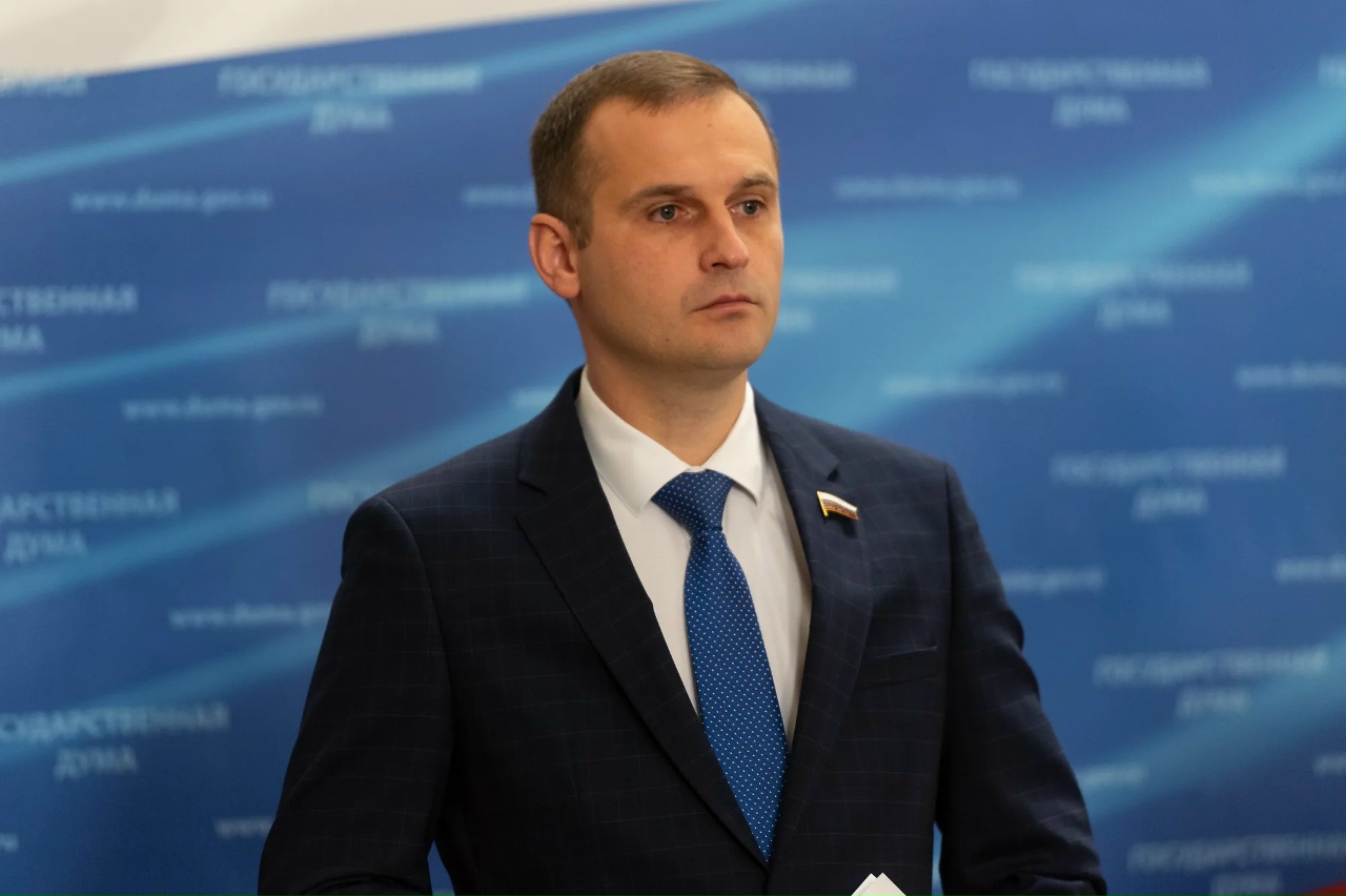 «Откуда информация о недовольстве?» — в Комитете Госдумы продолжают отрицать массовое возмущение законом о принудительных отработках для врачей