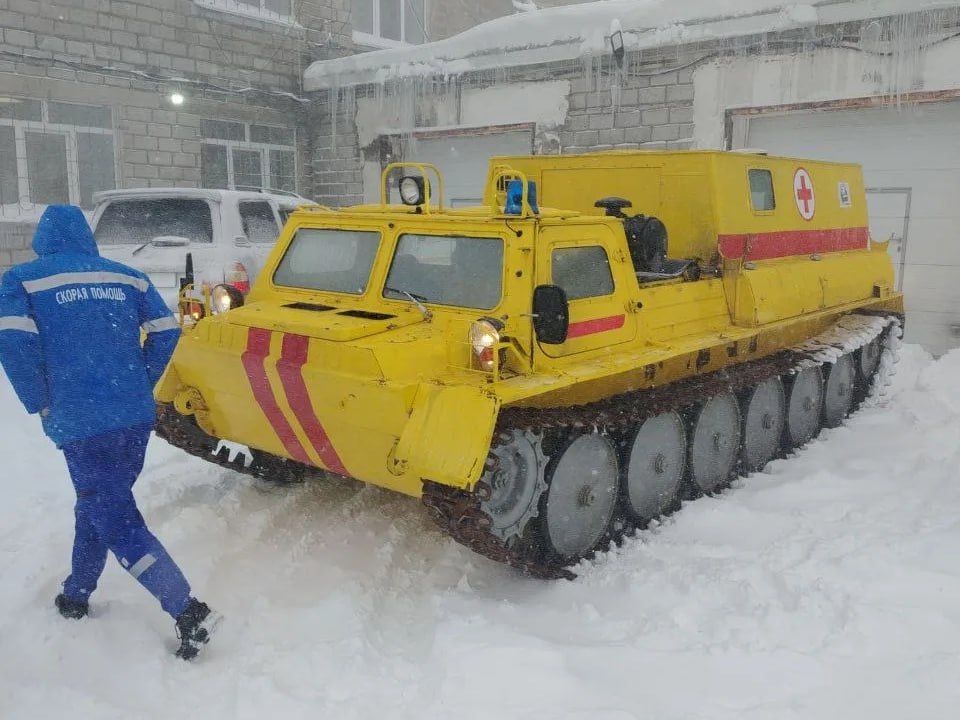 Из-за непогоды «тяжелого» пациента пришлось доставлять в больницу на «танке»