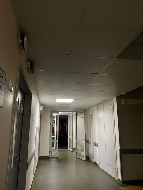 Врач через суд добился выхода на досрочную пенсию и компенсации в 800 тысяч рублей