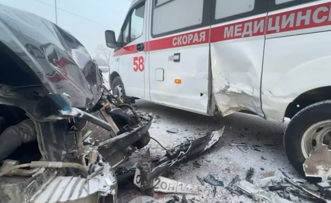 ⚡️Водитель без прав не пропустил «скорую» и устроил аварию — пациентка погибла на месте, фельдшер пострадала