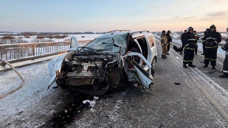 Возбуждено уголовное дело после смертельного ДТП, в котором погибли три пациента и водитель сантранспорта