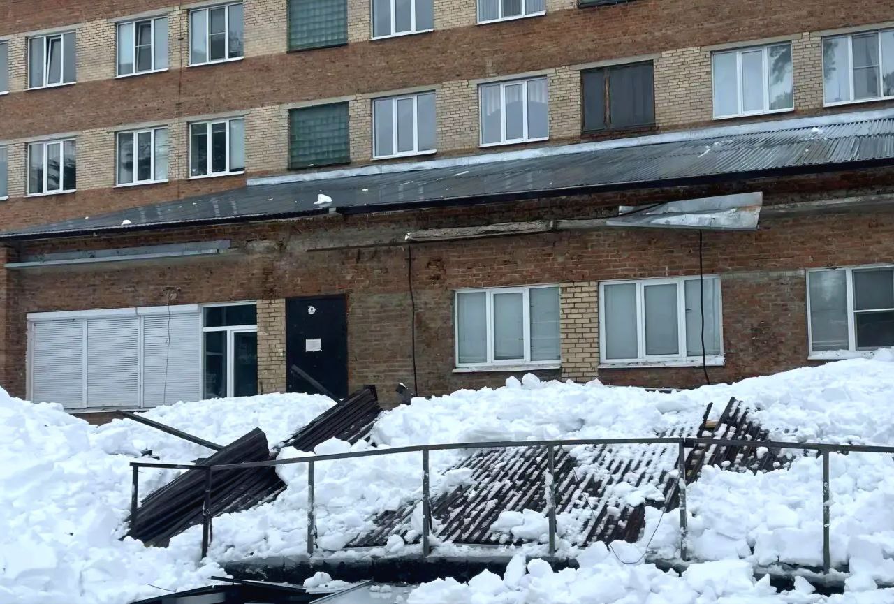 ️Замглавврача помещена под домашний арест из-за смерти сотрудника, на которого упал навес с неубранным снегом