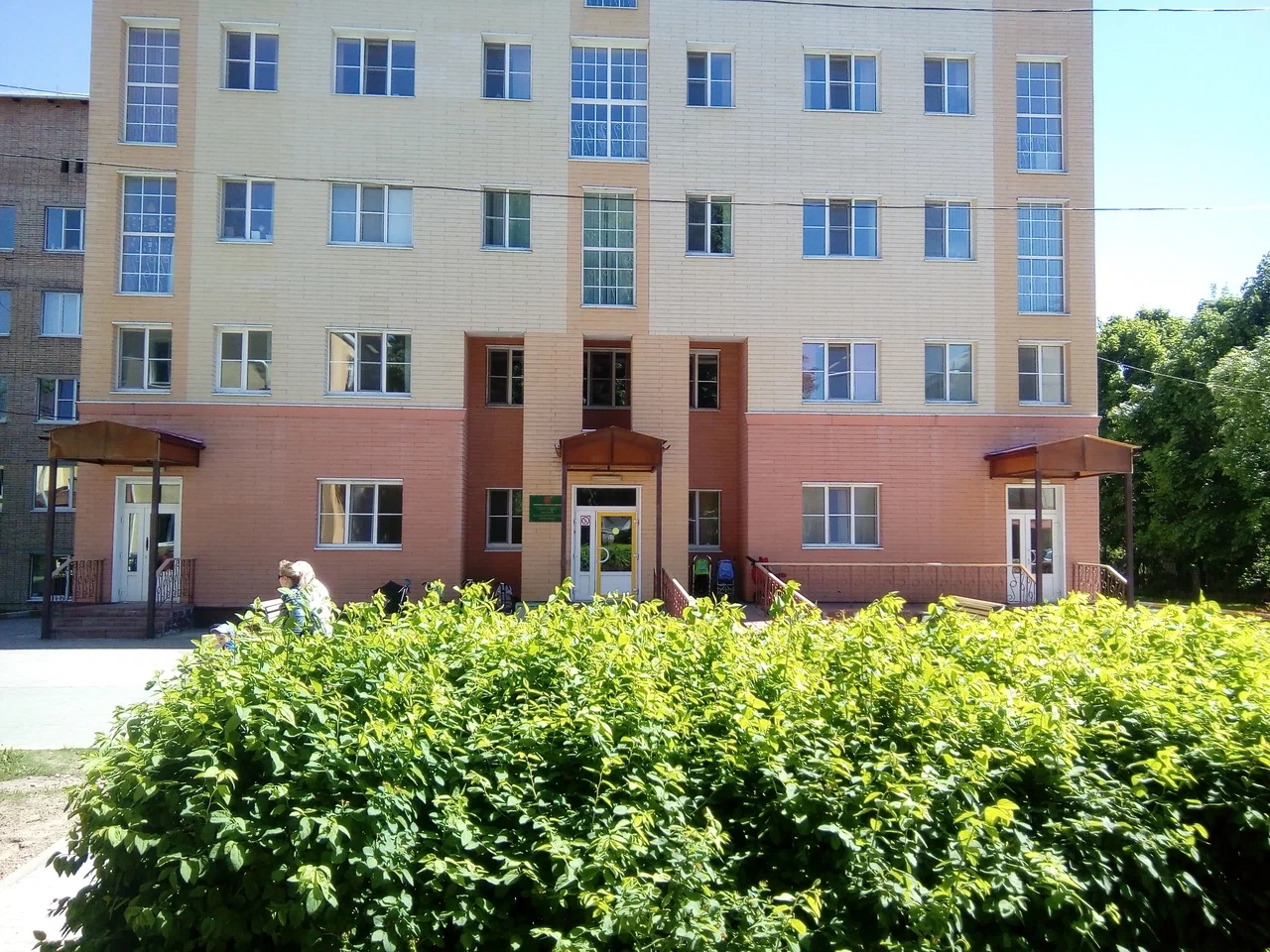 Врачи женской консультации заявили о массовом увольнении из-за травли и рукоприкладства заведующего